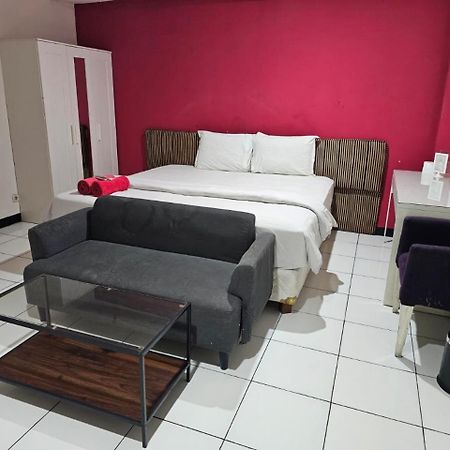 Mega Stay Near Mall Kelapa Gading Джакарта Экстерьер фото
